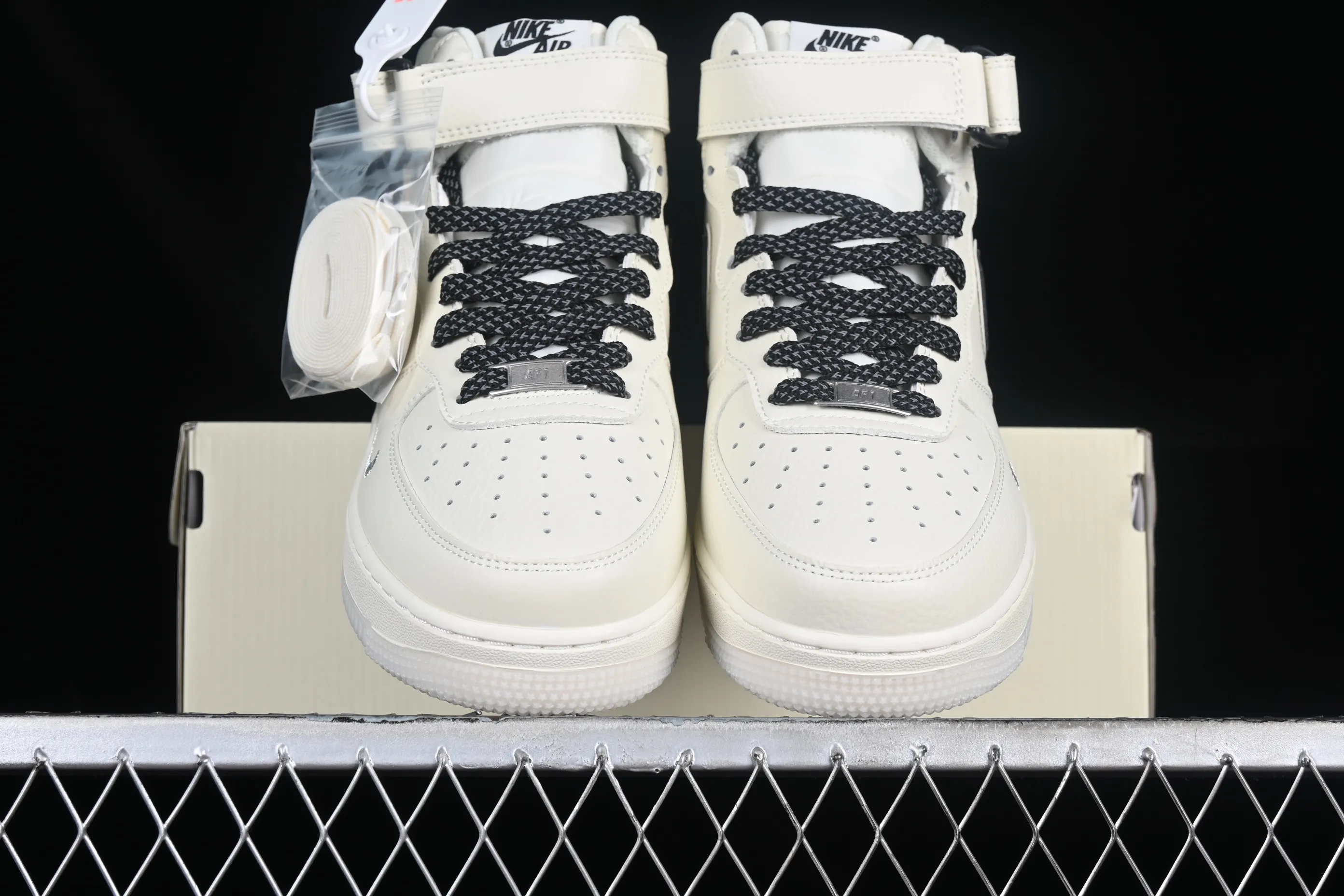 All categories Nk Air Force 1 Air Force series Nk Air Force 1 Mid Air Force mid-top Nk Air Force 1'07 Mid Beige and black two-color bottom Starry Air Force One mid-top casual sneakers XL0236-236